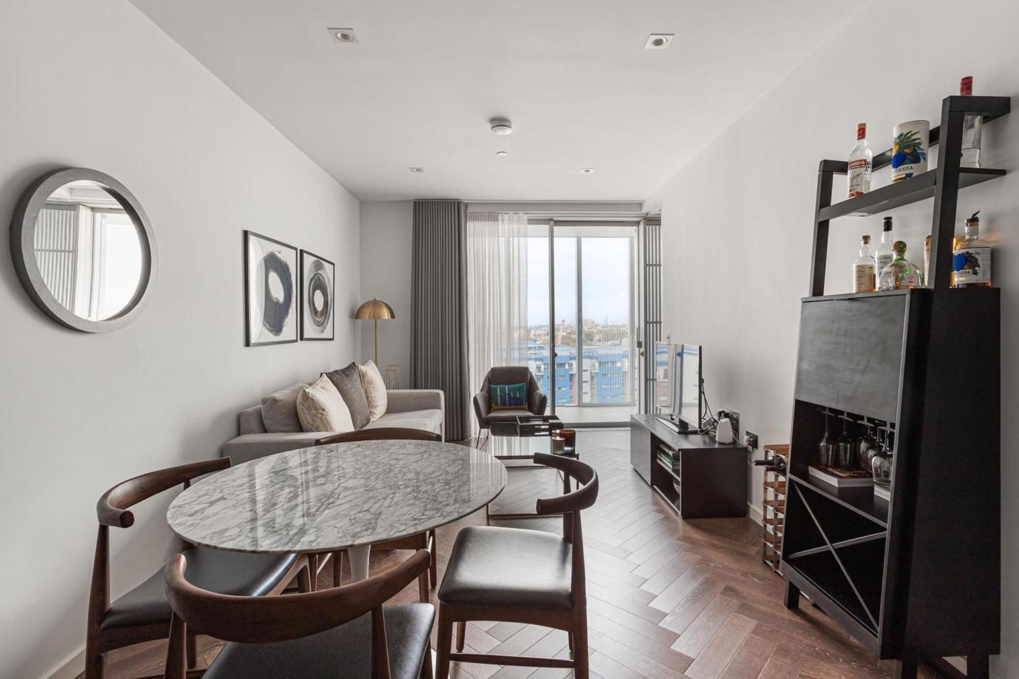 Battersea Power Station Flat With River Views Londra