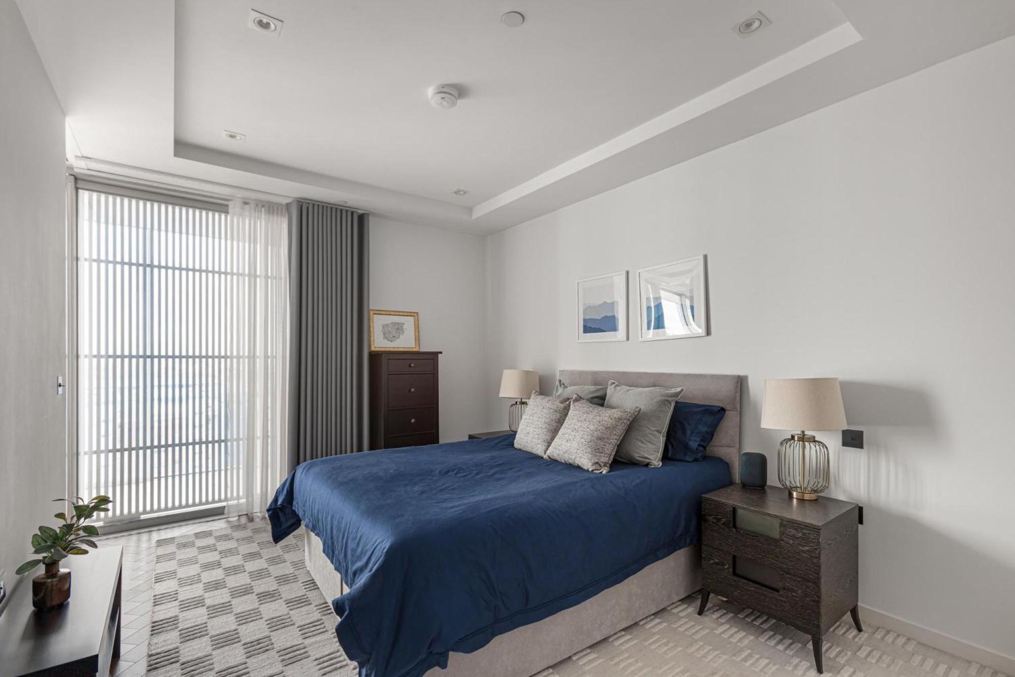 Battersea Power Station Flat With River Views *