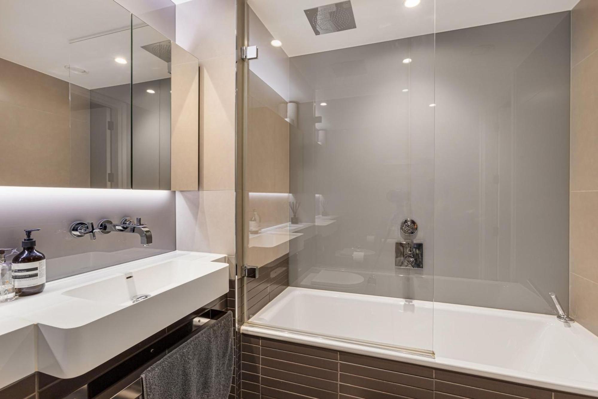 Battersea Power Station Flat With River Views London